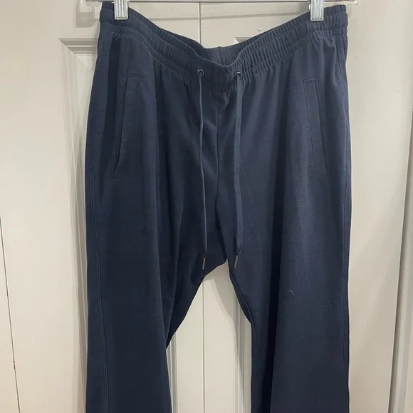 Old navy joggers - Picture 3 of 4